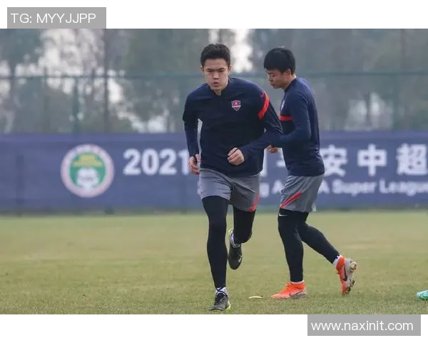 赛后分析:武汉篮球队与重庆篮球队的比赛节奏与战术对比探讨 赛后分析:武汉篮球队与重庆篮球队的比赛节奏与战术对比探讨